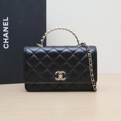 CHANEL 黑色羊皮晶片開金扣珍珠手柄woc肩背包