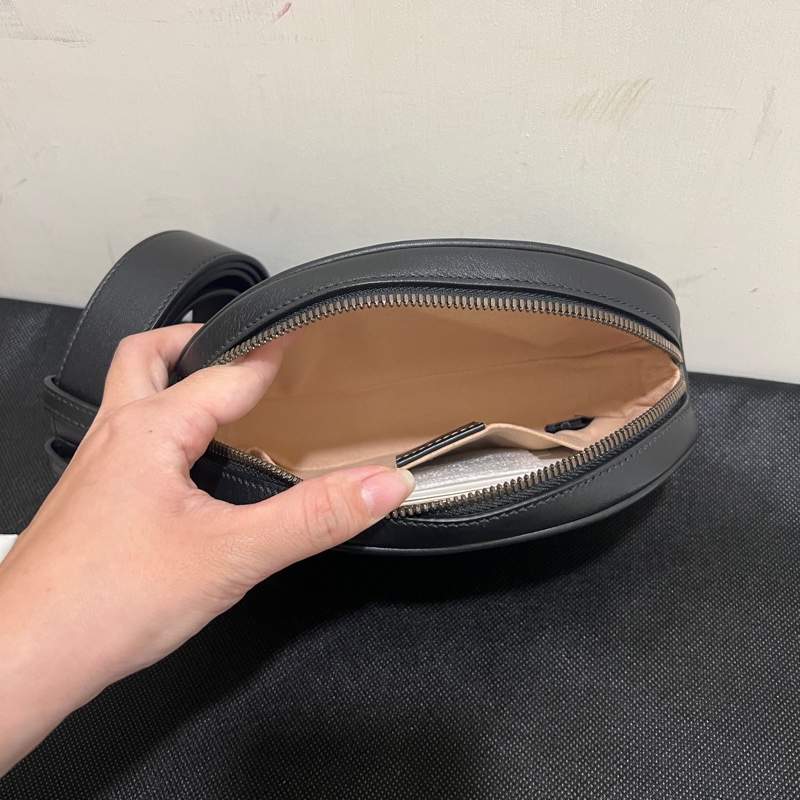 Gucci GG Marmont 黑牛皮腰包-5