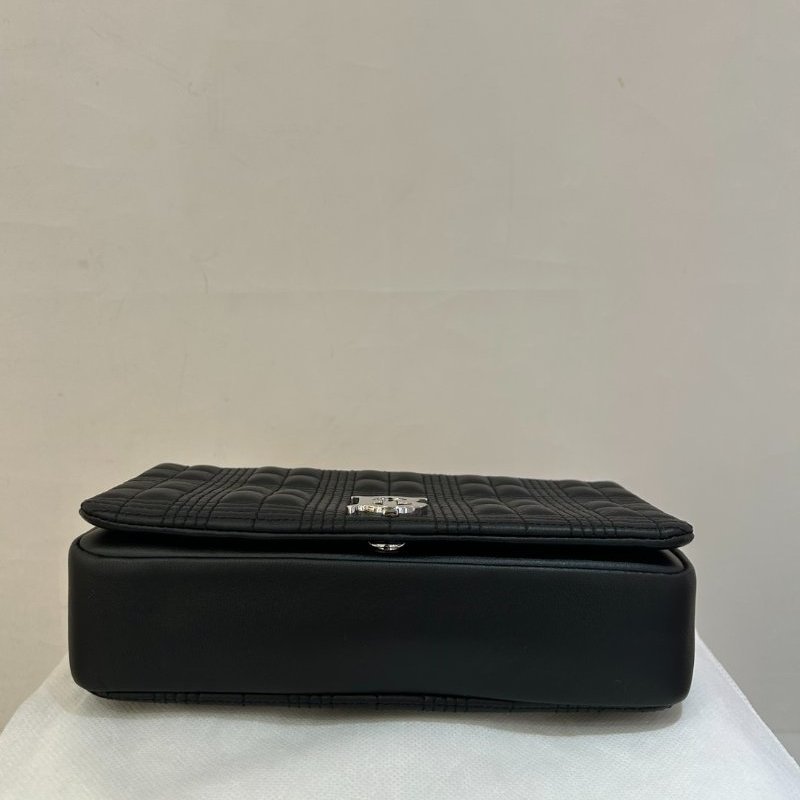 BURBERRY黑羊皮銀鍊TB口蓋包-4