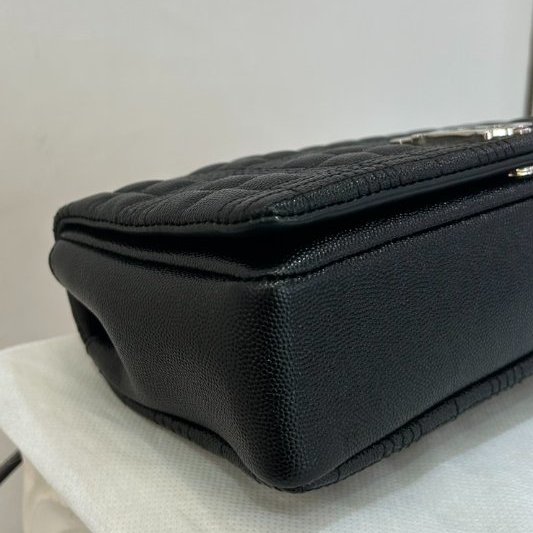 BURBERRY粒面牛皮銀釦Lola鍊包-5