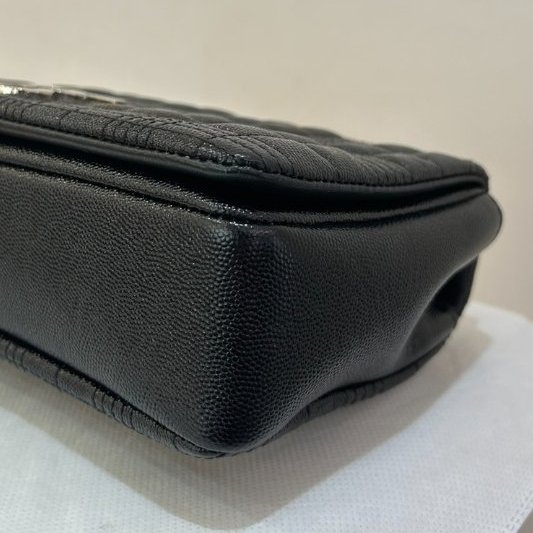 BURBERRY粒面牛皮銀釦Lola鍊包-6