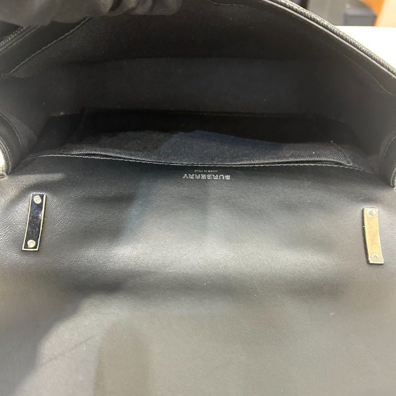 BURBERRY粒面牛皮銀釦Lola鍊包-8