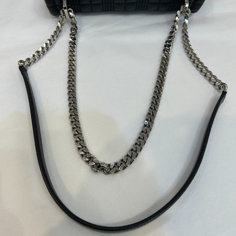 BURBERRY粒面牛皮銀釦Lola鍊包-9