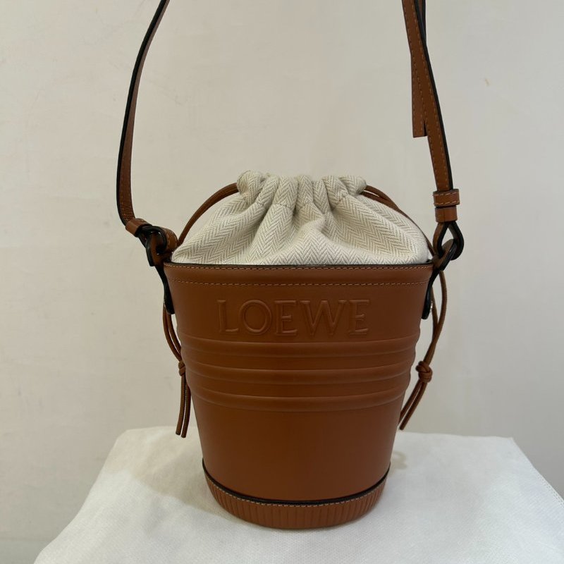 LOEWE 棕牛皮束口水桶包-0