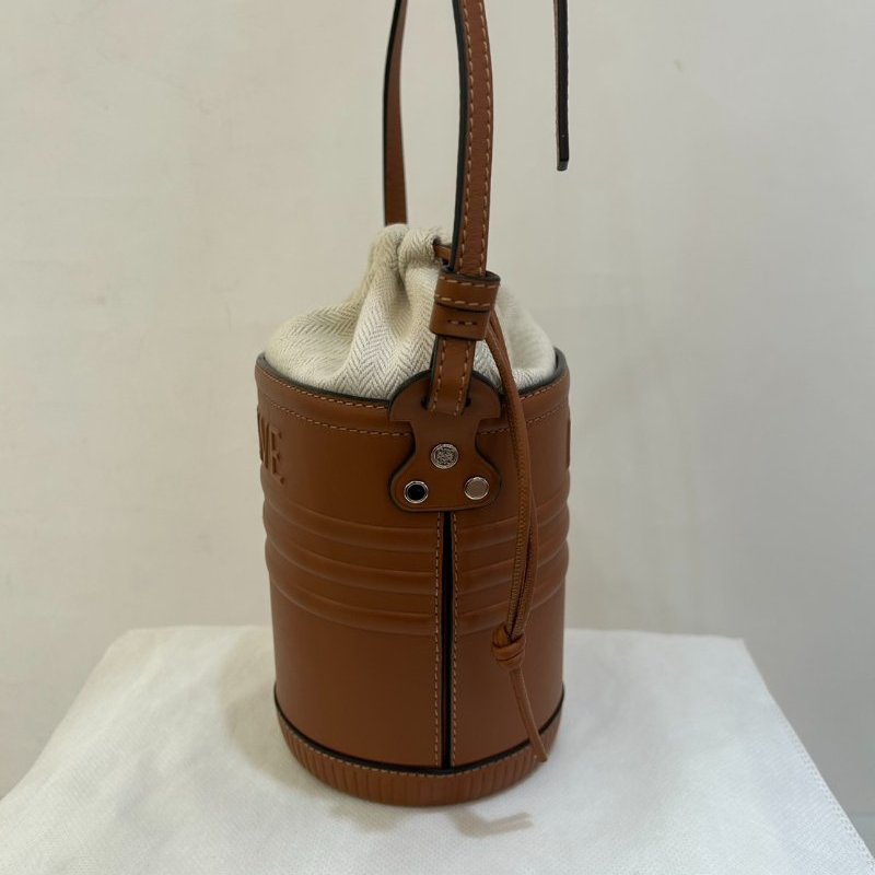 LOEWE 棕牛皮束口水桶包-1