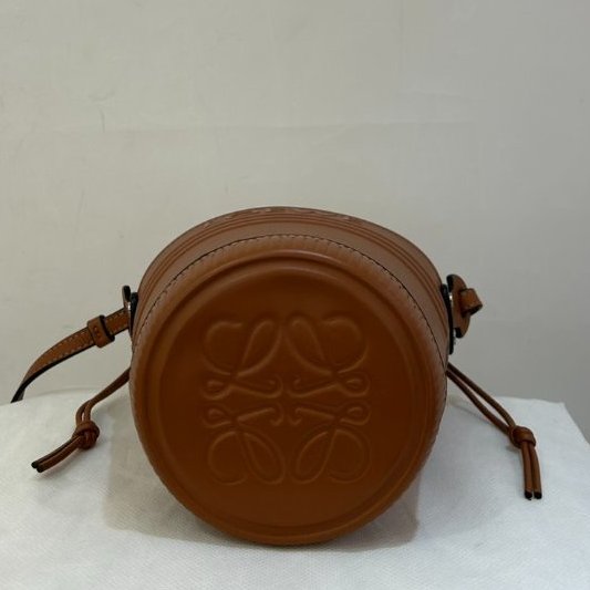 LOEWE 棕牛皮束口水桶包-2