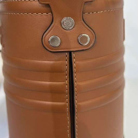 LOEWE 棕牛皮束口水桶包-6