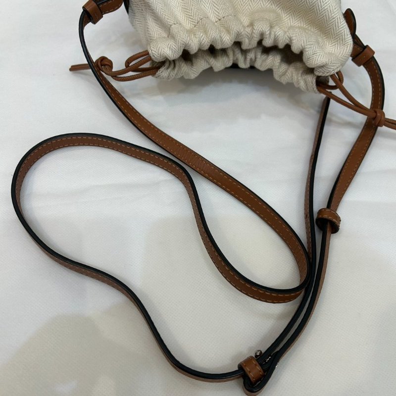 LOEWE 棕牛皮束口水桶包-8