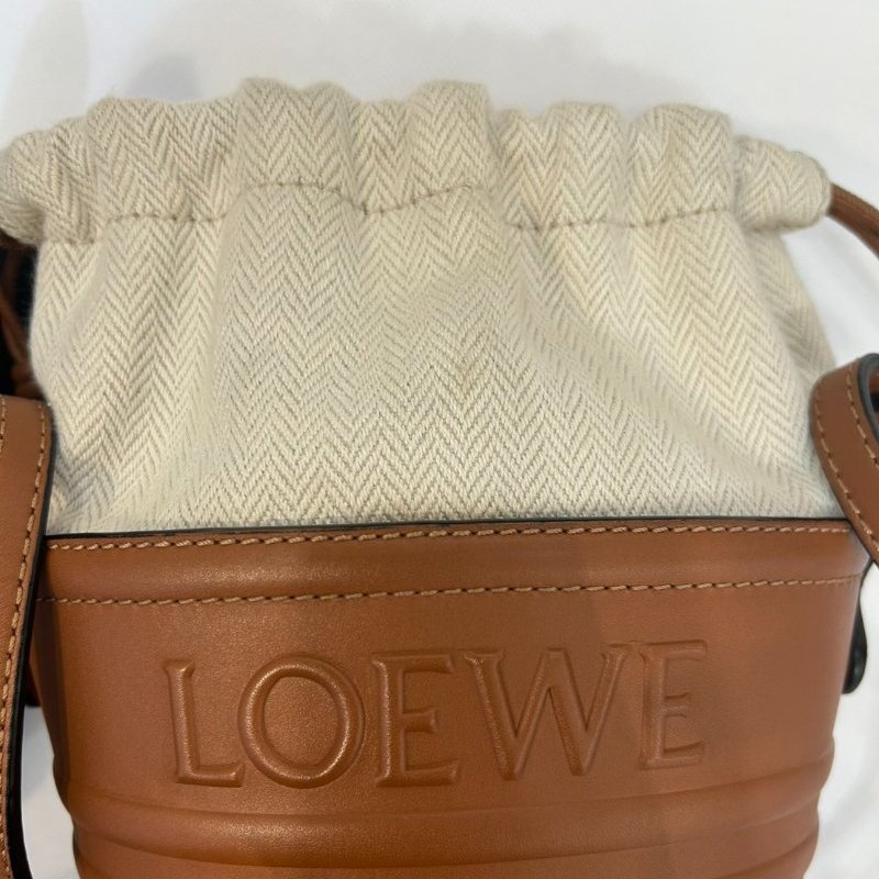 LOEWE 棕牛皮束口水桶包-9