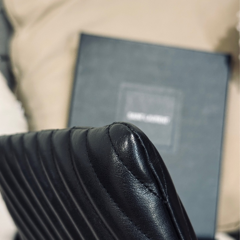 #全網最低 #全配 #98新閒置 Ysl黑金山形文牛皮收納包-7
