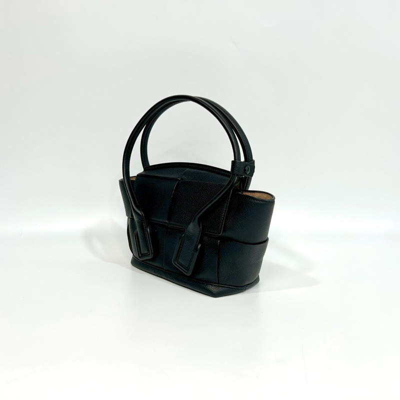 BV黑色大編織牛皮Arco29手提斜背包-1