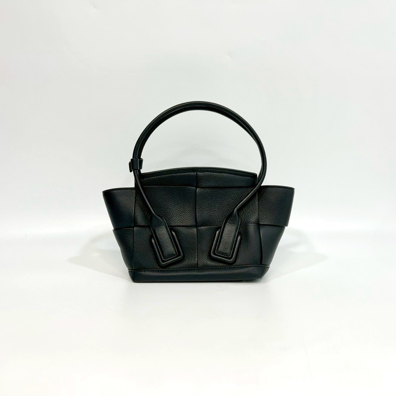 BV黑色大編織牛皮Arco29手提斜背包-3