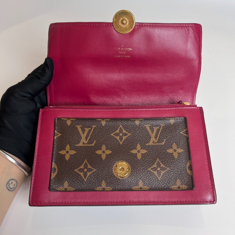 LV M69578 紅Flore金扣鍊帶斜背包WOC-5