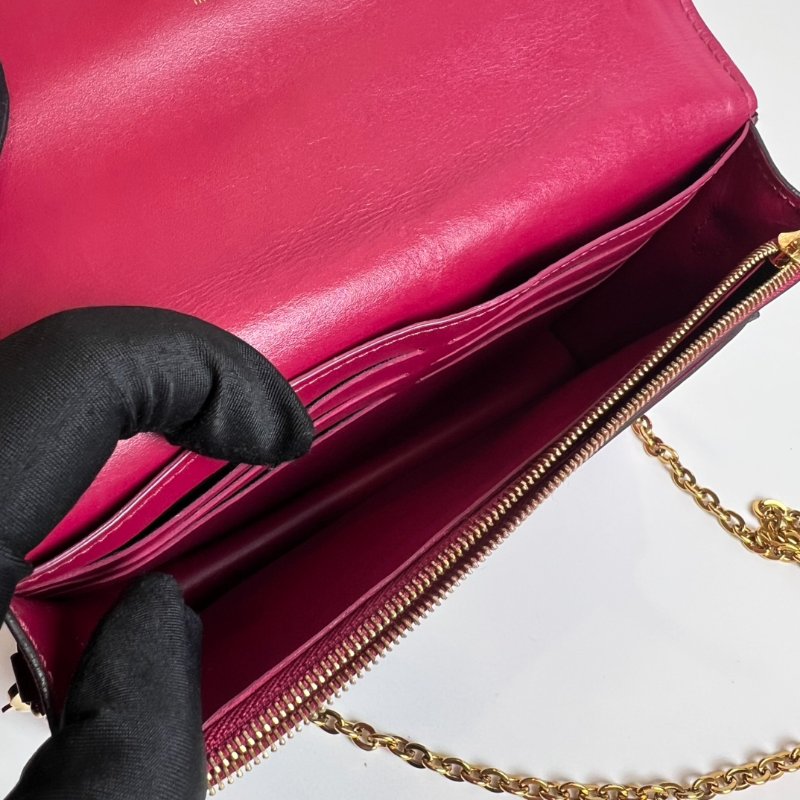 LV M69578 紅Flore金扣鍊帶斜背包WOC-8