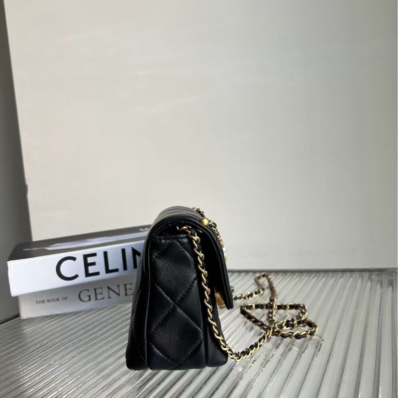 閒置🆕 Chanel/香奈兒24A 黑色金扣菱格紋珍珠水鑽 logo 鏈條包,芯片款尺寸:18*12-1