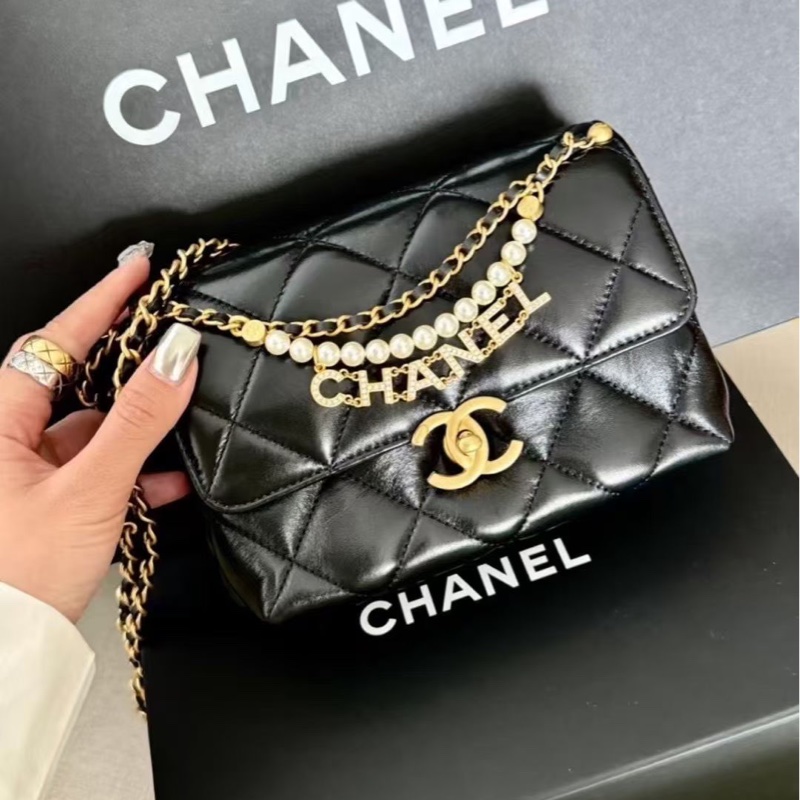 閒置🆕 Chanel/香奈兒24A 黑色金扣菱格紋珍珠水鑽 logo 鏈條包,芯片款尺寸:18*12-3
