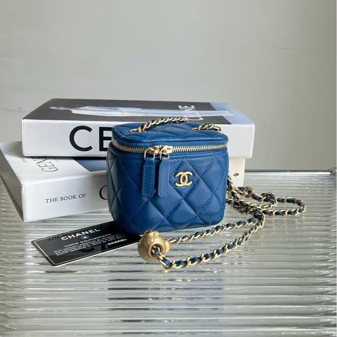 閒置🆕 Chanel/香奈兒金球小盒子藍色金鍊超級細膩嘅小羊皮，尺寸：10 × 9 cm