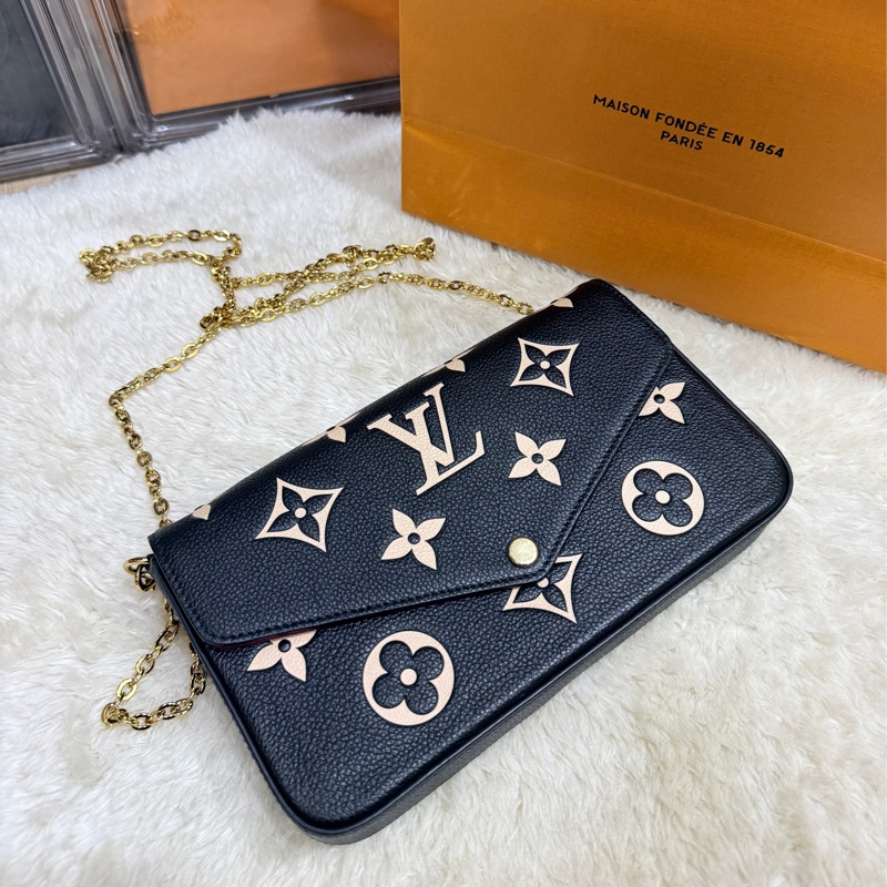 9新✨晶片款🎖️LV 黑色牛皮 斜背包 櫃上更貴的雙色牛皮款-0