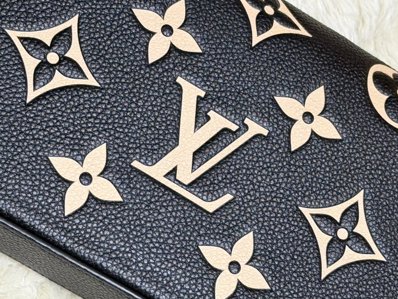 9新✨晶片款🎖️LV 黑色牛皮 斜背包 櫃上更貴的雙色牛皮款-6