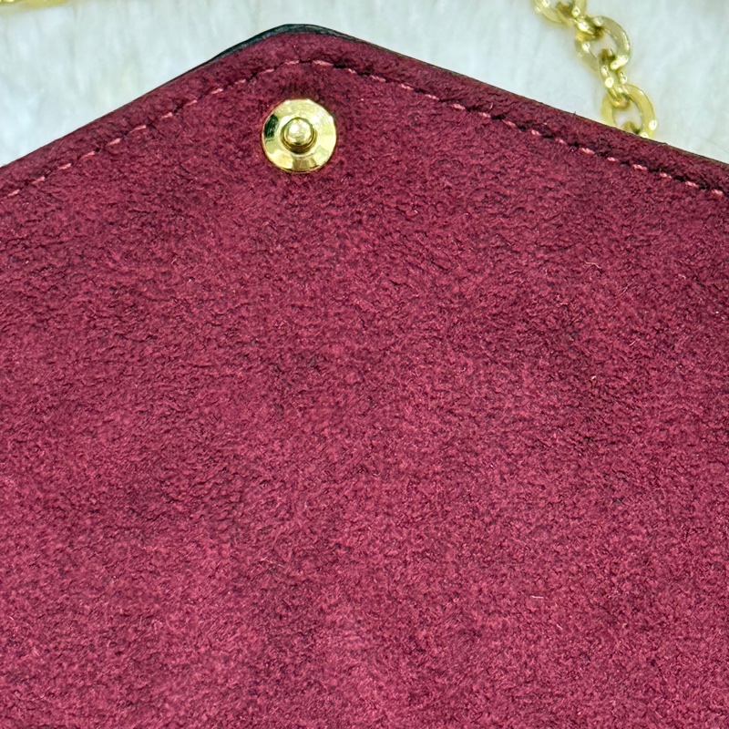 9新✨晶片款🎖️LV 黑色牛皮 斜背包 櫃上更貴的雙色牛皮款-17