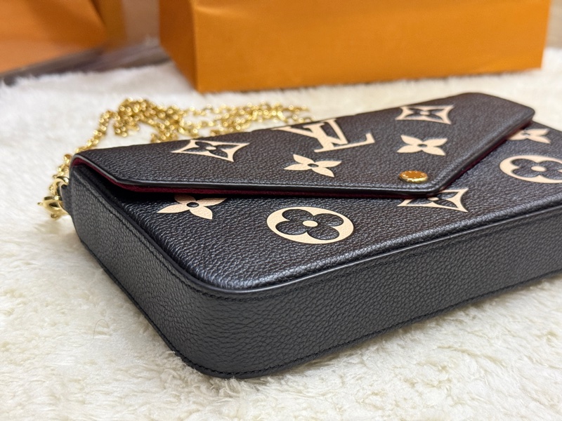 9新✨晶片款🎖️LV 黑色牛皮 斜背包 櫃上更貴的雙色牛皮款-28