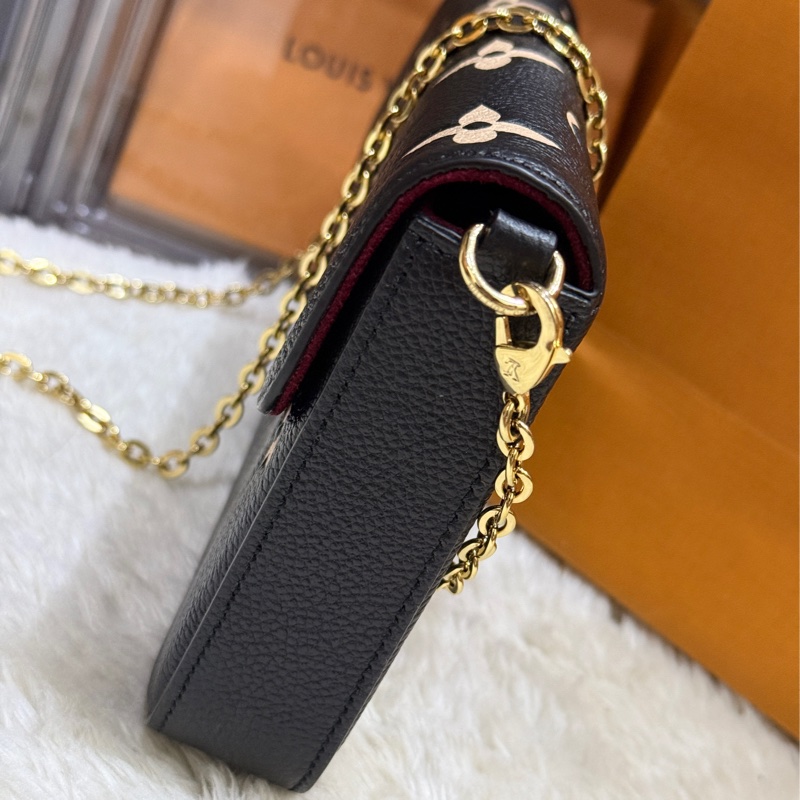 9新✨晶片款🎖️LV 黑色牛皮 斜背包 櫃上更貴的雙色牛皮款-29