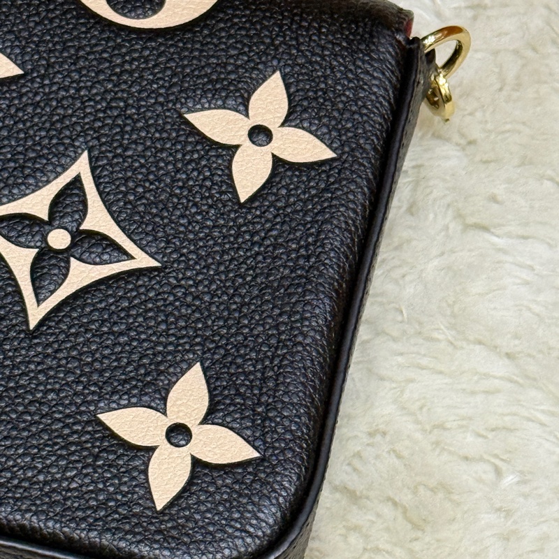 9新✨晶片款🎖️LV 黑色牛皮 斜背包 櫃上更貴的雙色牛皮款-33