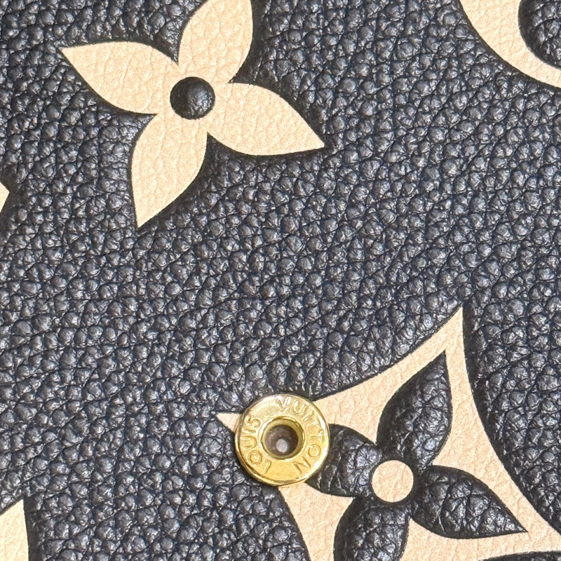 9新以上✨晶片款🎖️LV 黑色牛皮 斜背包 櫃上更貴的雙色牛皮款-41