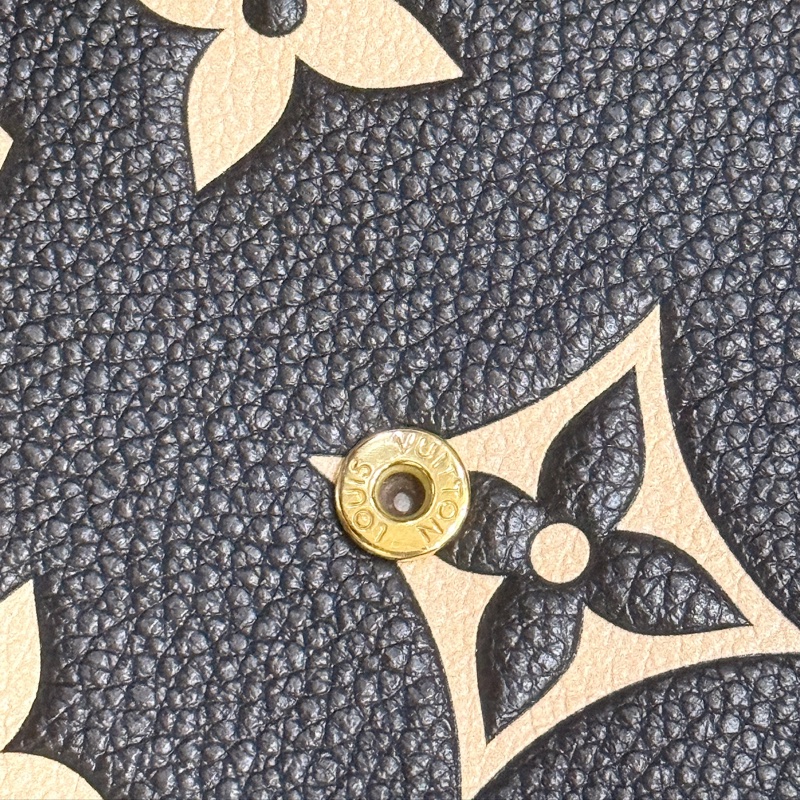 Louis vuitton 晶片款✨9新以上🎖️ LV 很好用的款 牛皮斜揹包 黑色牛皮 拼色 斜背包 櫃上更貴的拼色款-5