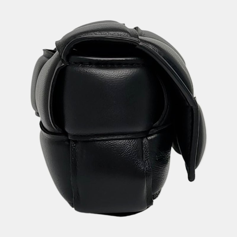 BOTTEGA VENETA Cassette 迷你黑色羊皮編織斜背包單肩包 金色五金-3