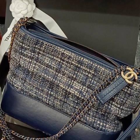 Chanel • Gabrielle 稀有海軍藍毛呢編織流浪包 中號