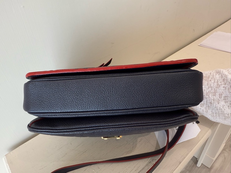 LV 深藍色壓紋Logo郵差包-6