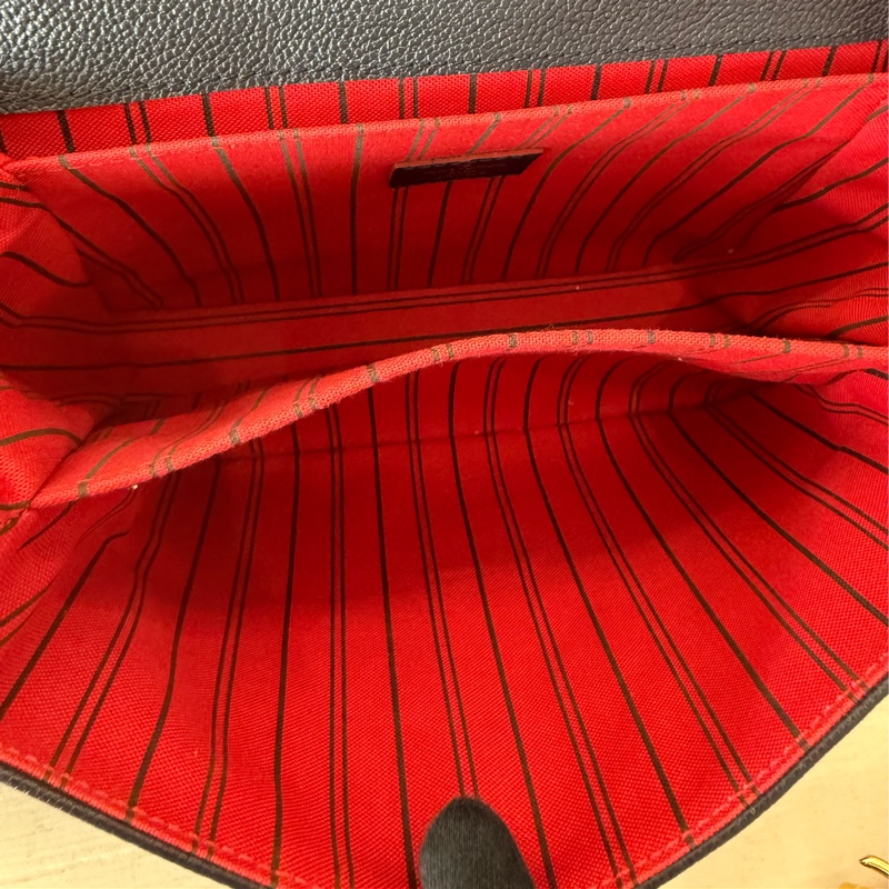 LV 深藍色壓紋Logo郵差包-9