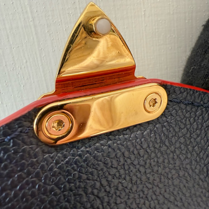 LV 深藍色壓紋Logo郵差包-11