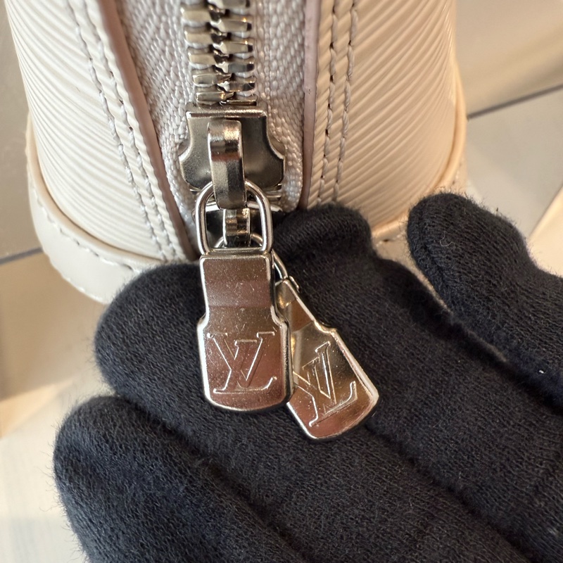 LV Nano Alma 奶白色水波紋貝殼包-7