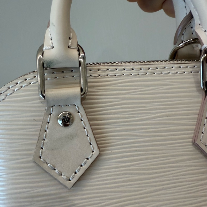 LV Nano Alma 奶白色水波紋貝殼包-11