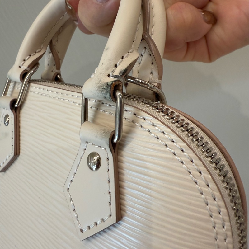 LV Nano Alma 奶白色水波紋貝殼包-13