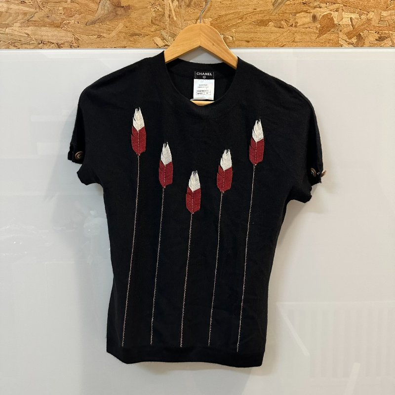 【美收精品】CHANEL 黑色刺繡短袖 4-145【隔月月中將轉賣至日本 上架期限30天】-0