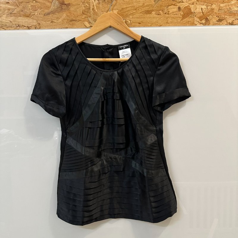 【美收精品】CHANEL 黑色刺繡短袖 4-146【隔月月中將轉賣至日本 上架期限30天】-0