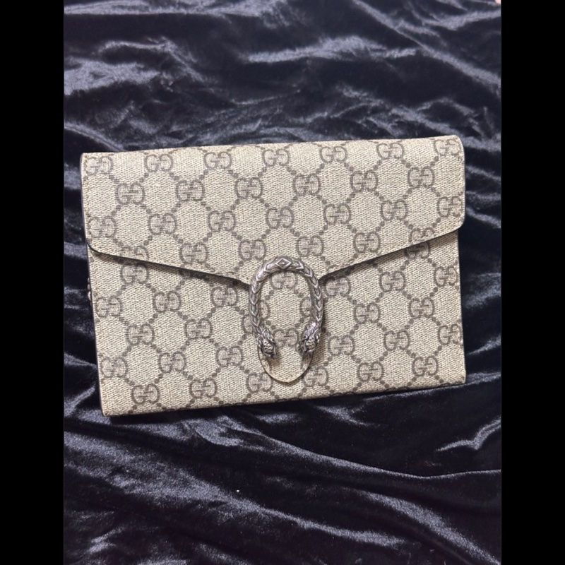 Gucci 酒神虎頭釦 WOC 老花帆布包-1