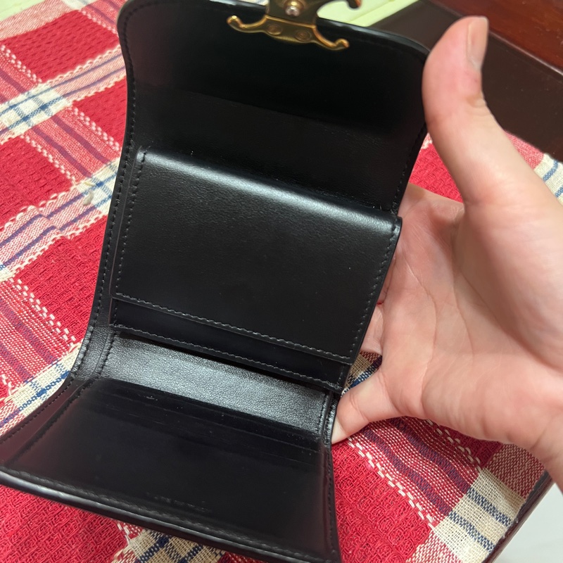 Celine TRIOMPHE亮澤牛皮革小號翻蓋錢包-6