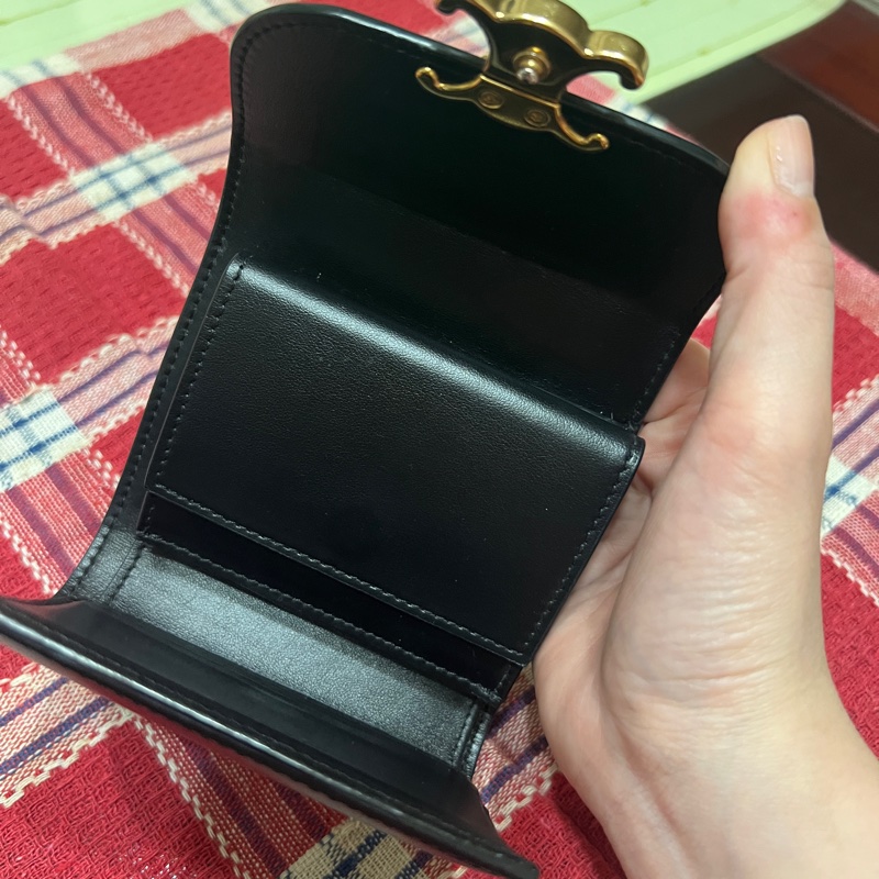 Celine TRIOMPHE亮澤牛皮革小號翻蓋錢包-7