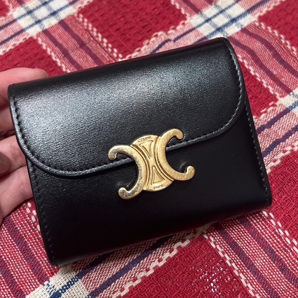 Celine TRIOMPHE亮澤牛皮革小號翻蓋錢包-10