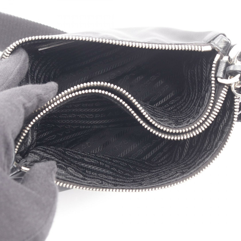 PRADA Re-Edition 2000 斜背包 尼龍 黑色 二手 女款 標誌-2