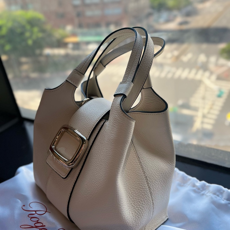 全新Roger vivier 米白色菜籃包-2