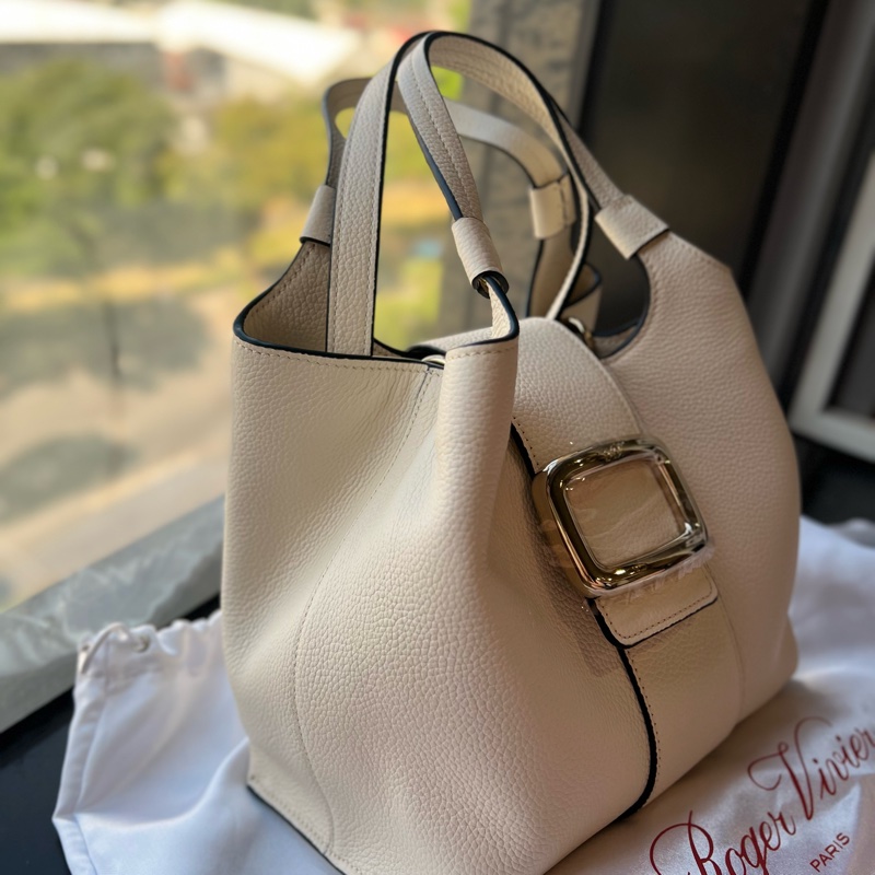 全新Roger vivier 米白色菜籃包-3