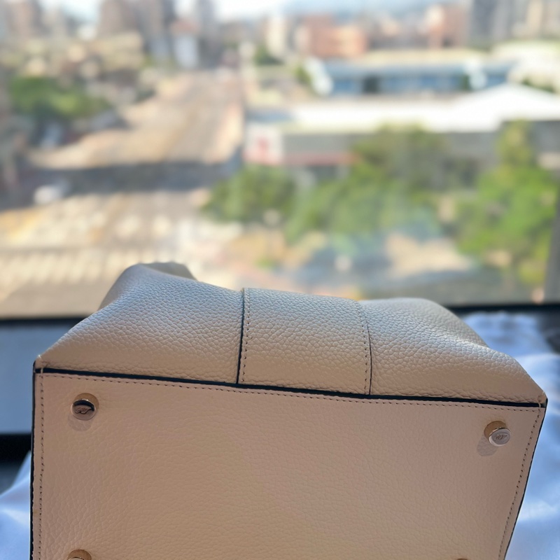 全新Roger vivier 米白色菜籃包-8