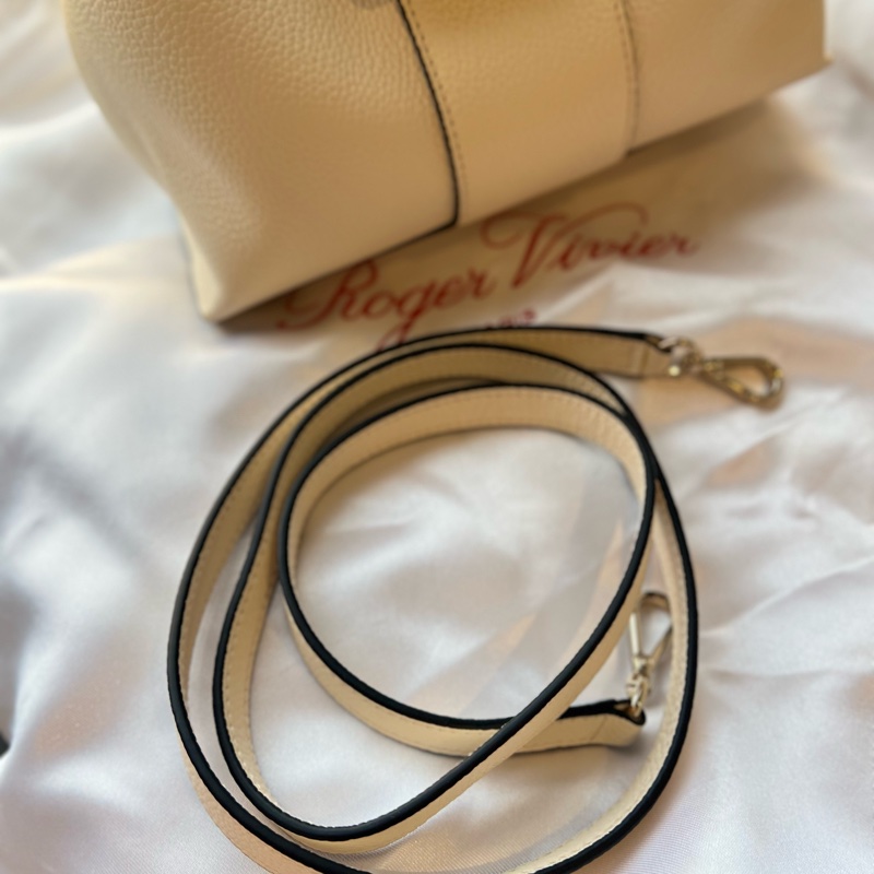 全新Roger vivier 米白色菜籃包-11