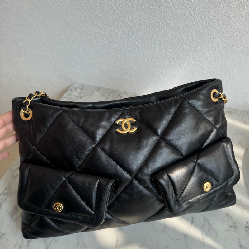 chanel黑色羊皮前雙口袋鏈肩背包-1