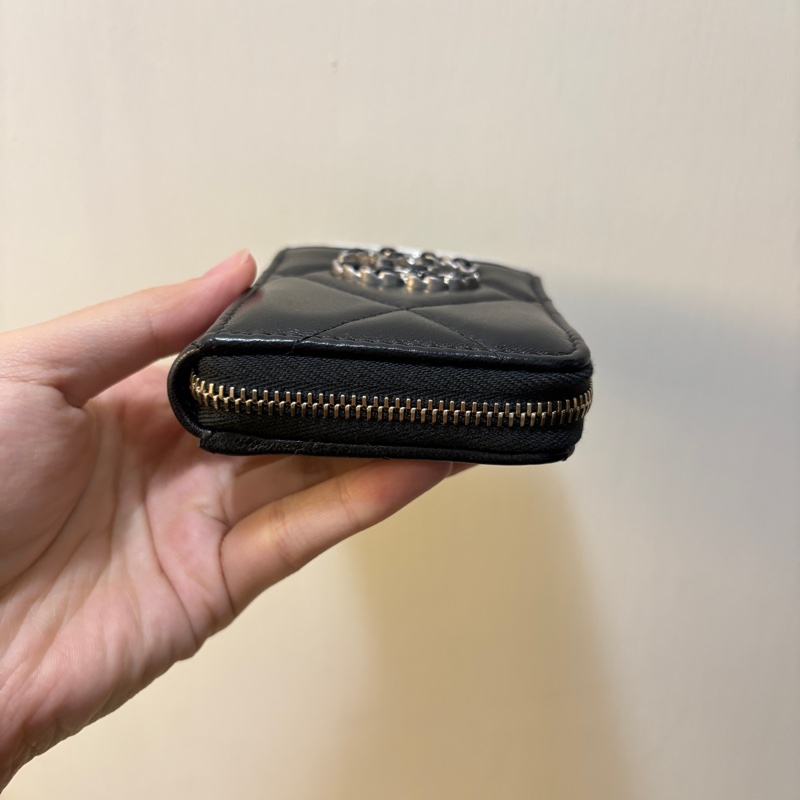 Chanel 19黑銀零錢卡包-3